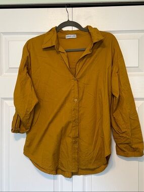 Women’s Collared 3/4 Length Sleeve Shirt in Mustard Size Medium 💛 Made in Italy